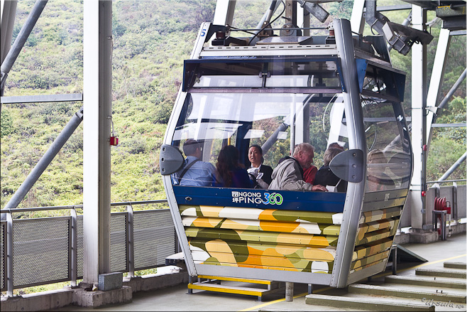 Cable car with passengers: Ngong Ping 360