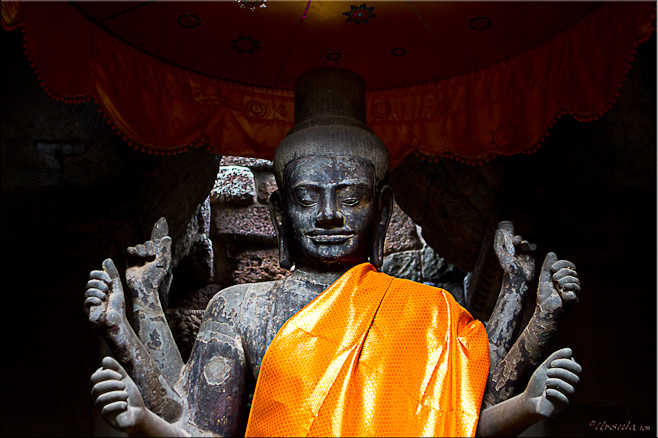 Upper half of a large black vishnu statue.