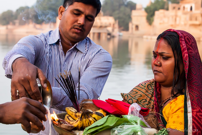 Indian man and woman erforming The Chhath Pūjā, Gadsisar Lake,  Jaisalmer