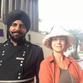 Sikh in black turban, female tourist in sunhat, Amritsar, India