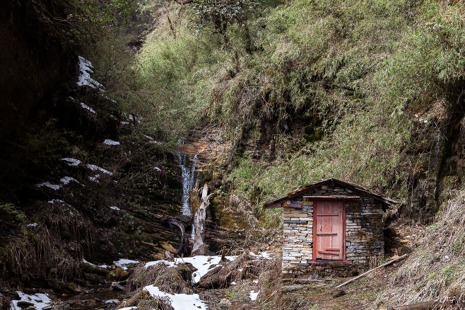 Old hut on a waterfall on the Thulo Odar Kkarka, Annapurna CA, Nepal