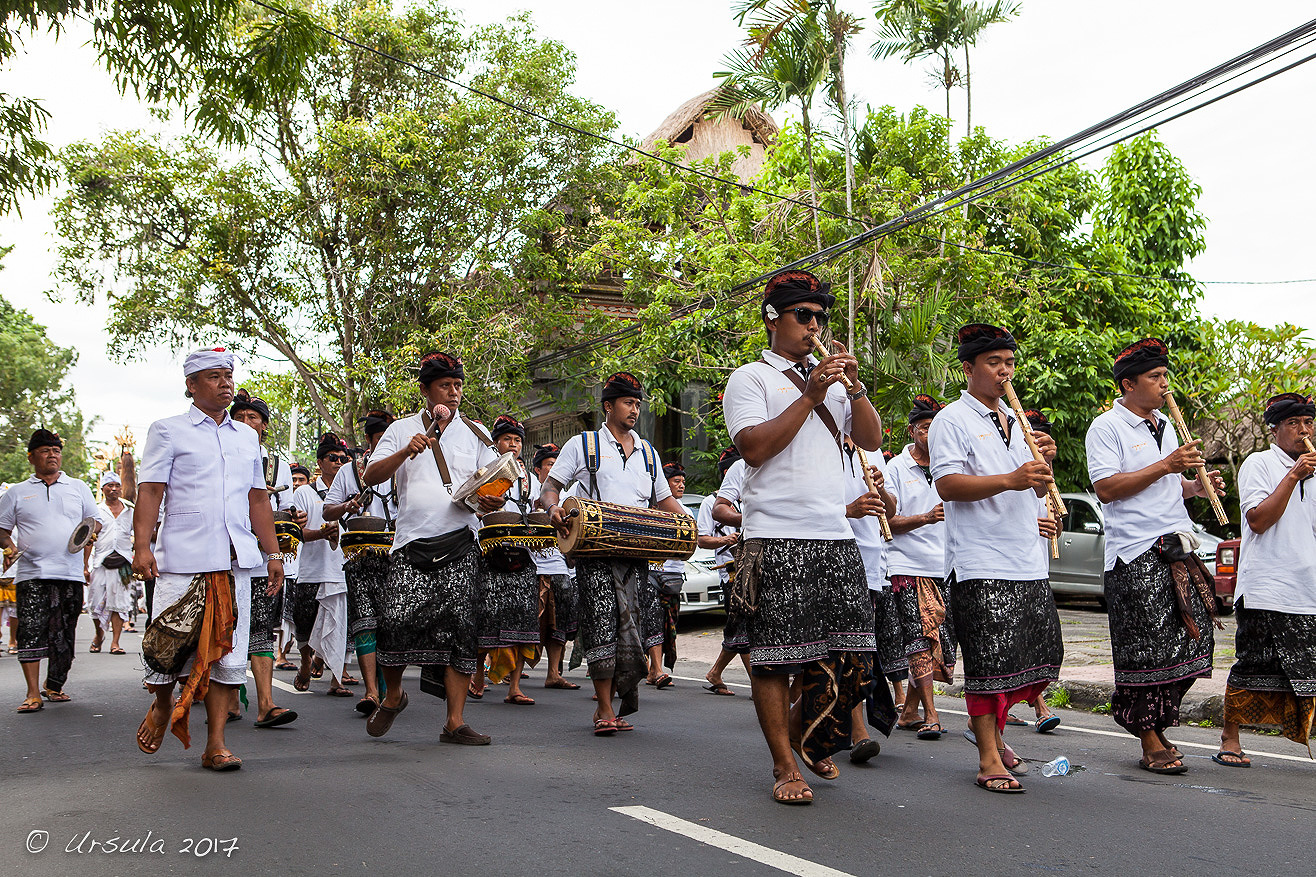 A Hindu Temple Procession, Ubud, Bali » Ursula's Weekly Wanders