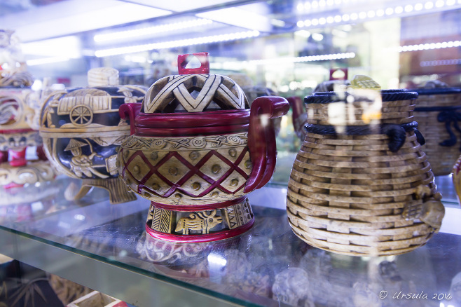 Vietnamese wicker-covered teapots, Non Nuoc Village shop, Vietnam 