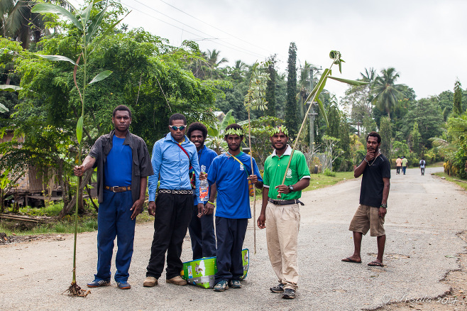 Papuan men with woven palms in the Road, Maprik PNG