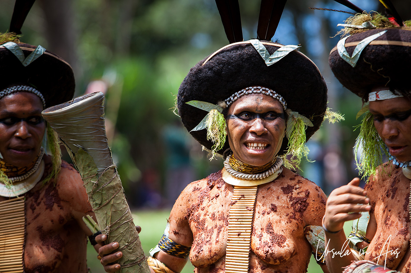 Big Hats And Small Drums The Engan Women Of Papua New Guinea Ursula   001218 Enga Woman 2010(pp W1316 H877) 