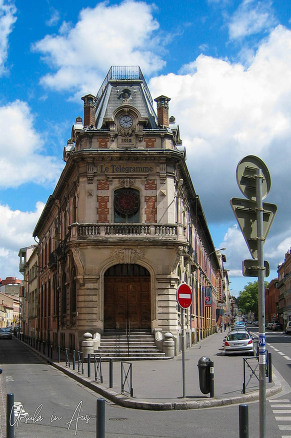 Le Télégramme building between Rue Gabriel Péri and Rue des 7 Troubadours, Toulouse France